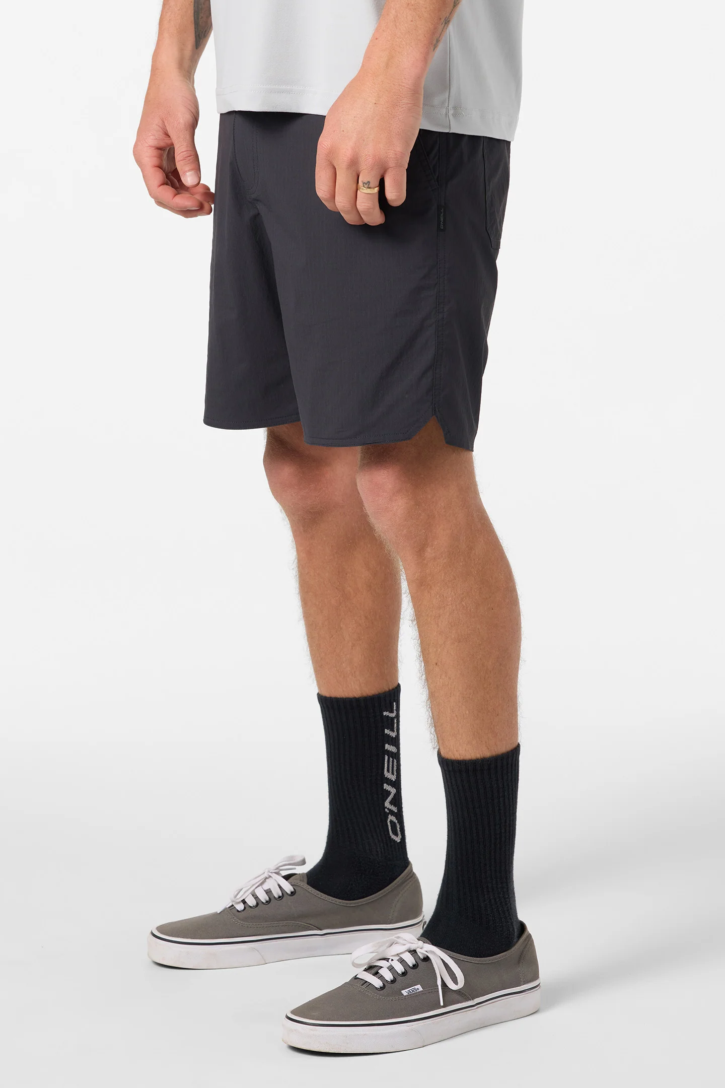 TRVLR Halfback 18" Hybrid Shorts - Image 3