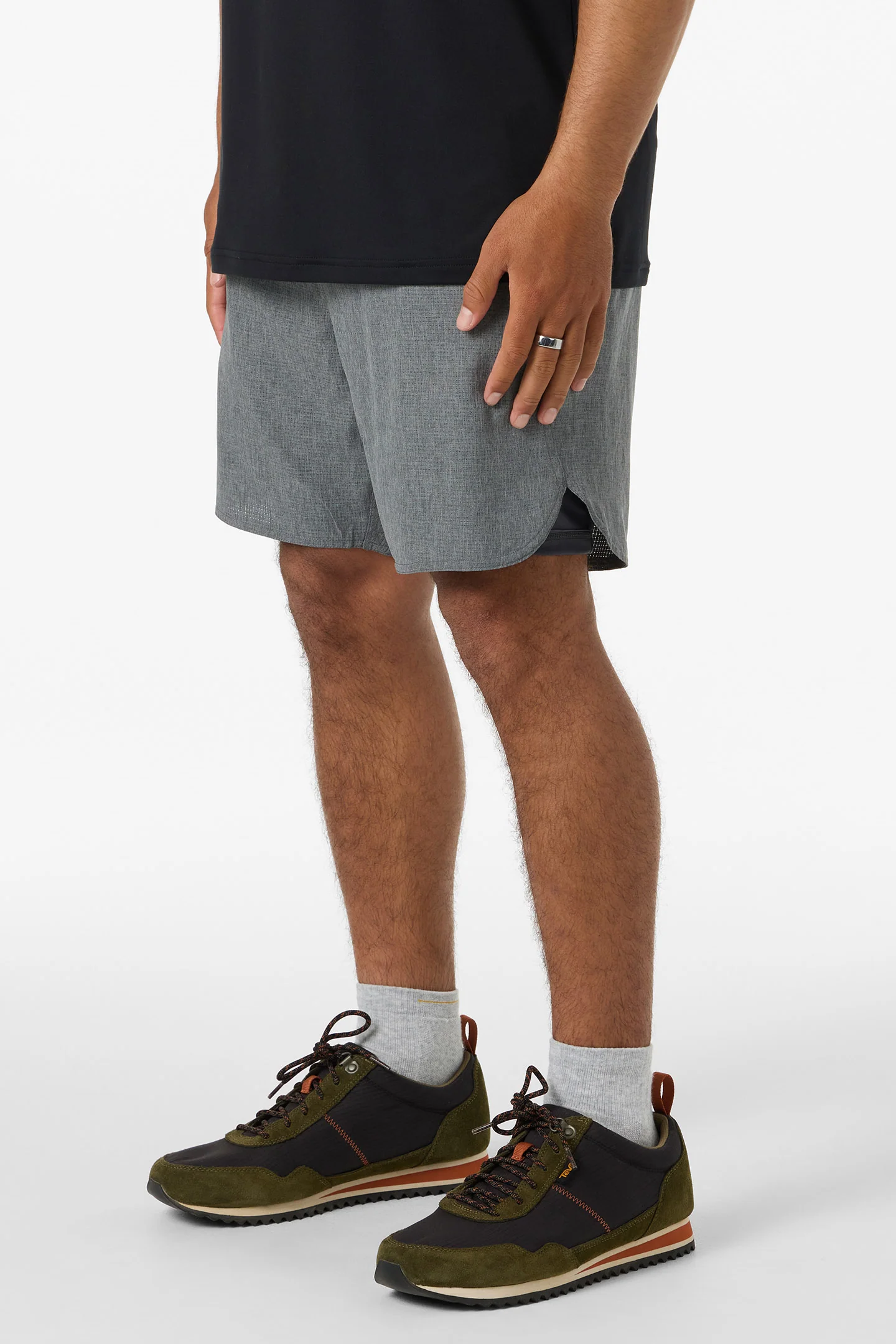 TRVLR Tech Lined 17" Hybrid Shorts - Image 3