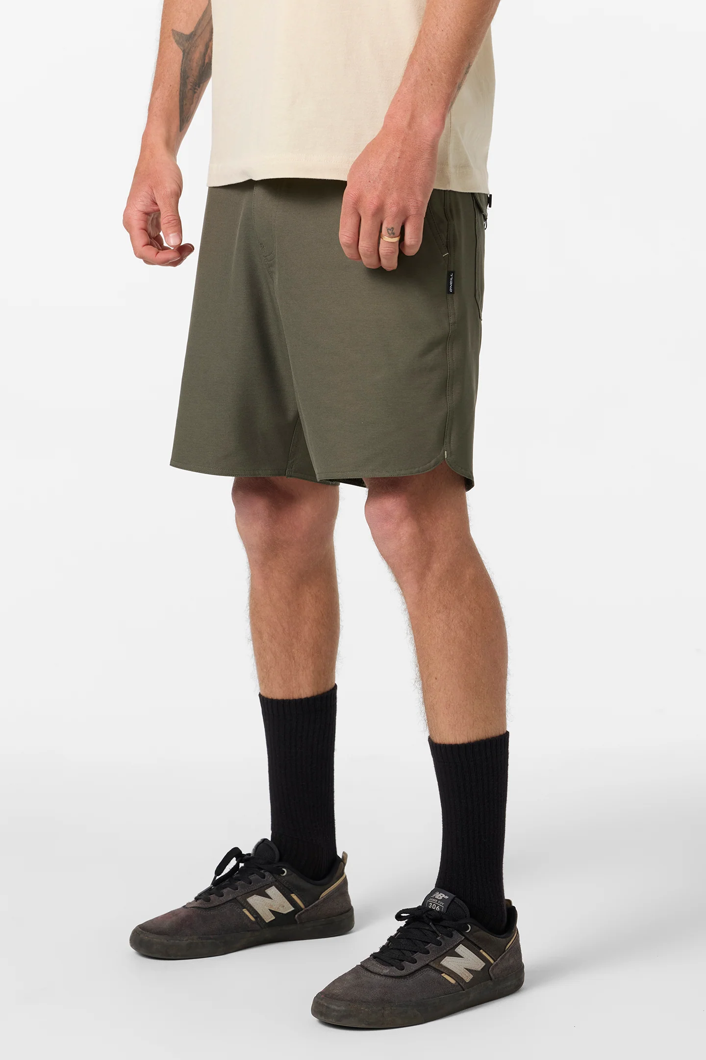 Utility Scallop Hybrid 18" Hybrid Shorts - Image 3