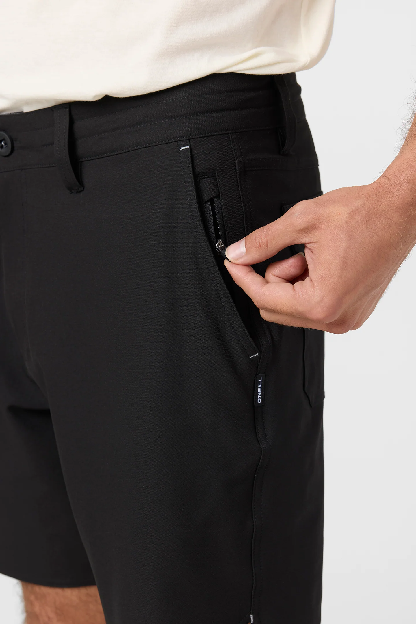 Utility Scallop Hybrid 18" Hybrid Shorts - Image 4